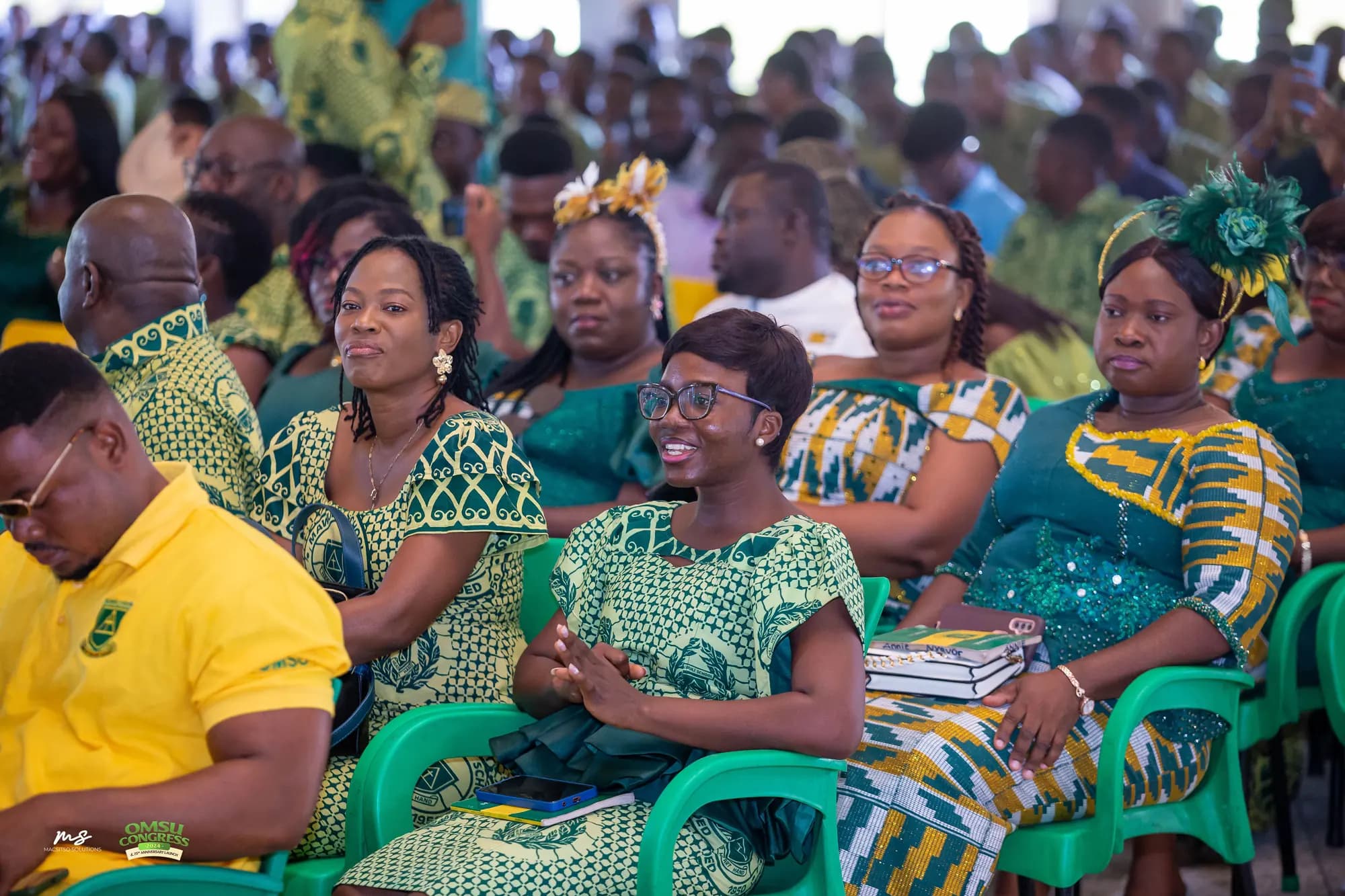 A packed hall of Old Mawulians in green and gold print